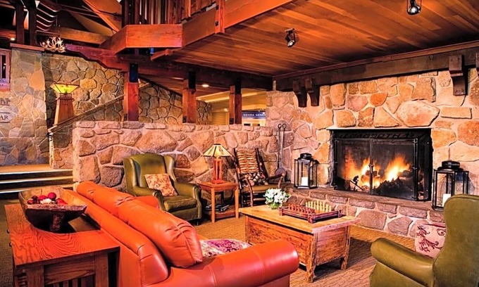 Mammoth Lakes Apartment | Mammoth Mountain Inn provides flawless service and all the necessary facilities for visitors .