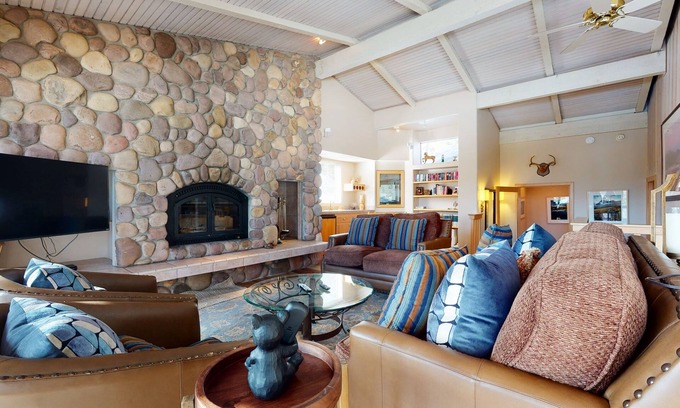 Mammoth Lakes Condo | Mammoth West 137 Updated Deluxe Condo, Just A Short Walk to Canyon Lodge by RedAwning