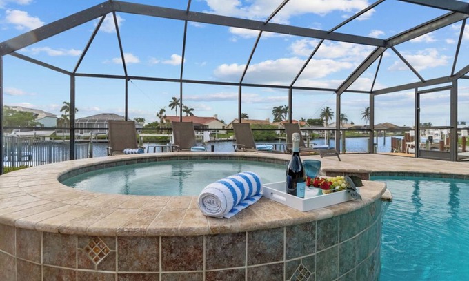 Shell Point House | Manatees & Memories, - your luxurious waterfront escape in Fort Myers!