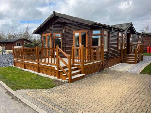 Malton House | Mandarin Lodge with Hot Tub
