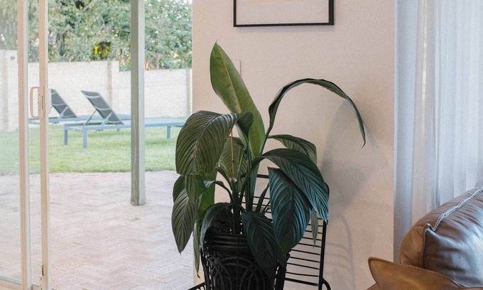 Dudley Park House | Mandurah Canal House, a modern 3-bedroom coastal retreat for up to 6 guests.