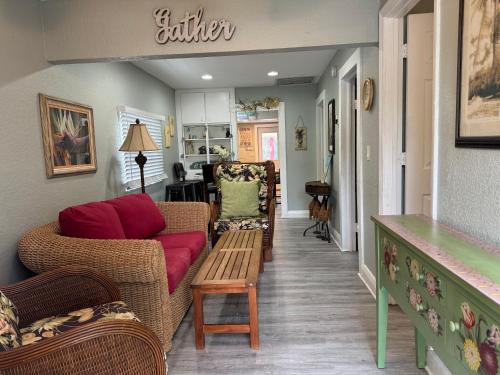 Lake Worth House | Mango Beach Retreat