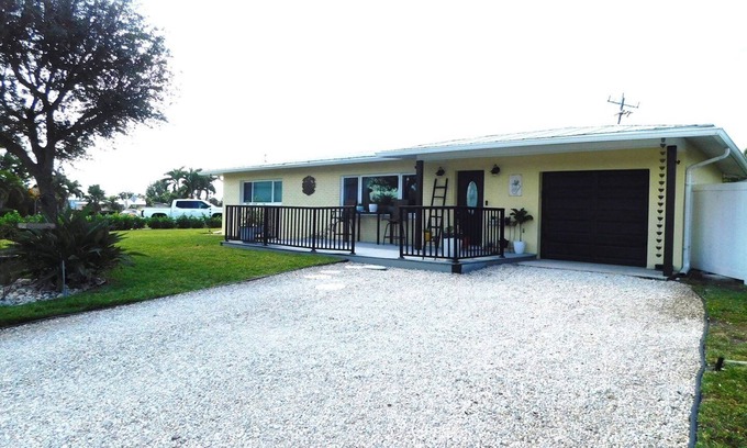 Yacht Club House | Mango Cottage