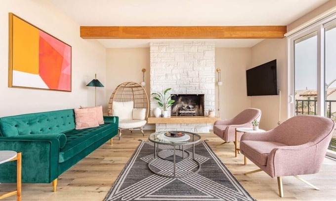 Sand Section Condo | Manhattan Beach 3BR Home: Ocean Views & Parking!
