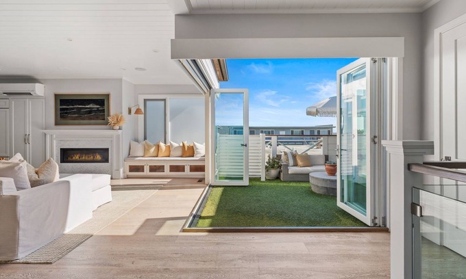 The Strand House | Manhattan Beach Luxury 4Bed | Walk to Pier | Sauna