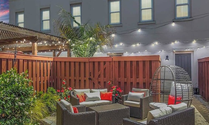 Historic Downtown Savannah House | Manior De Luxe Near Forsyth Park
