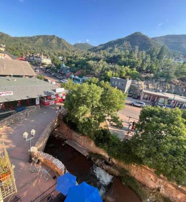 Manitou Springs Historic District House | Manitou Incline Retreat