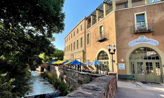 Manitou Springs Historic District Condo | Manitou Incline Retreatnn