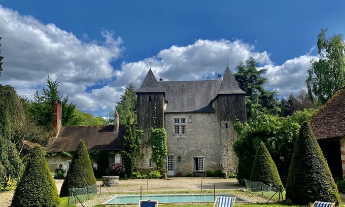 Chitenay House | Manoir de Charme du Xiiis Dans un Jardin et Parc Arboré de 10 Hectares