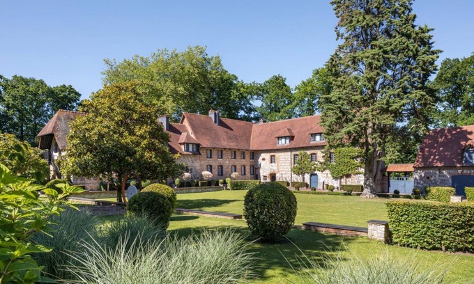 Varengeville-sur-Mer Villa | Manoir Des Falaises - Four Bedroom Villa, Sleeps 8