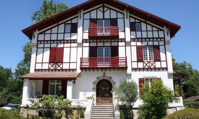 Soustons Villa | Manoir Mer et Lacs - Nine Bedroom Villa, Sleeps 18