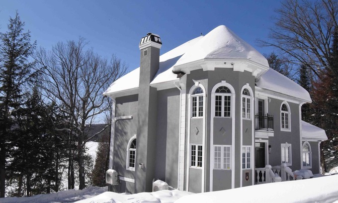 La Minerve Ski Chalet | Manor cottage on a Quebec lake, 2 hours from Montreal