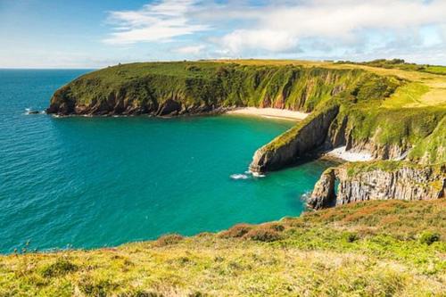 Manorbier Bed & Breakfast | Manorbier House - Caldey Island Room