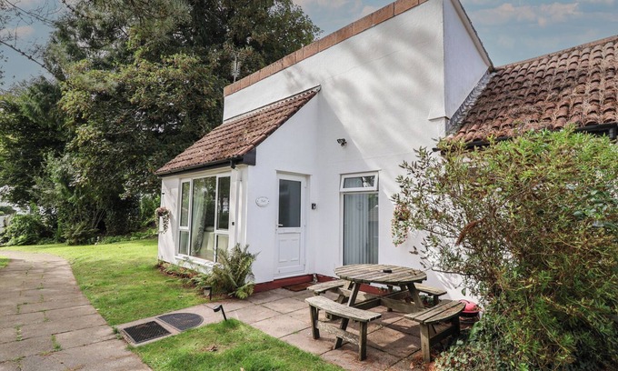 Saint Ann's Chapel Cottage | MANORCOMBE 1, pet friendly, with pool in Gunnislake