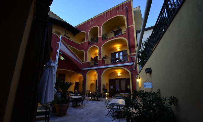 Caserta Bed & Breakfast | Manouche B&B Bistrot