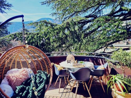 Merano Apartment | Mansarde Zeder in Privatvilla im Zentrum Merans