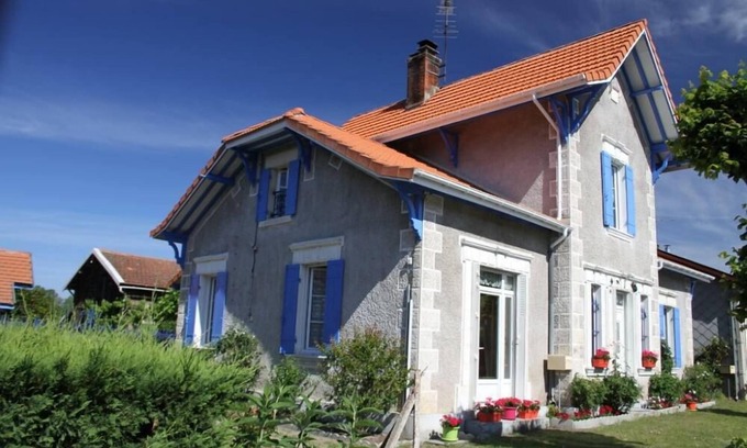 Levignacq House | mansion - 7 rooms -10/12 persons - LARGE HOUSE FOR HOLIDAY WITH FAMILY OR FRIENDS, spacious (240 m2), pleasant to live, completely renovated.