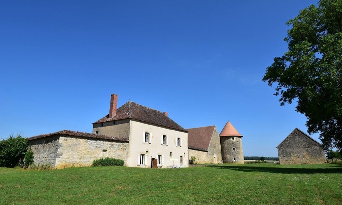 Moussy Villa | Mansion in Burgundy near Morvan Natural Park