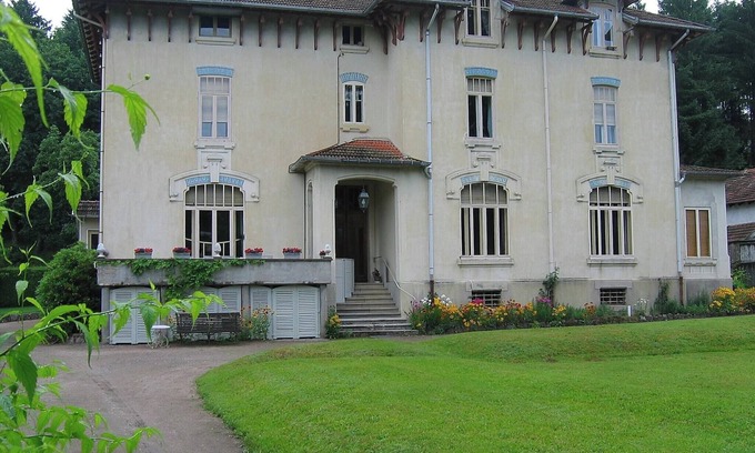 Vecoux Villa | Mansion in Vecoux with Pool and Garden