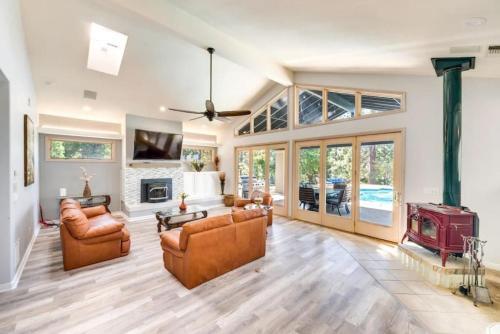 Placerville House | Mansion, Pool, Game Room
