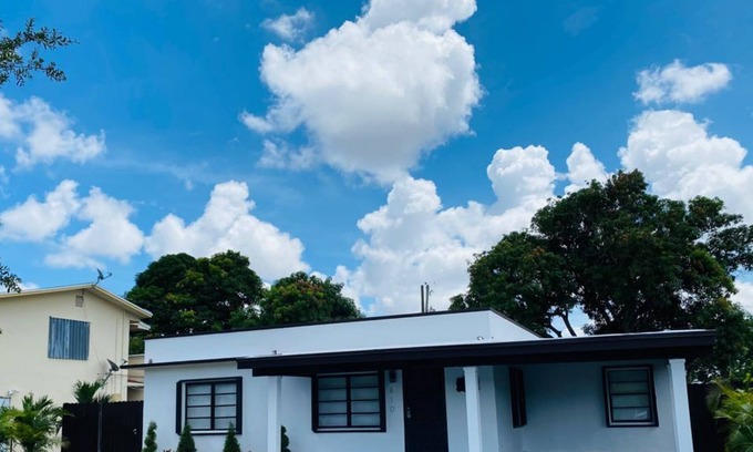 Hialeah House | Many attractions like parks, art