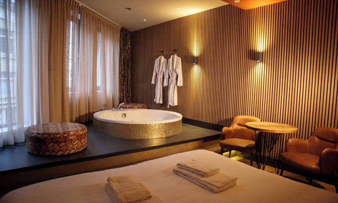 Zaandam Hotel | Manzo's Suites