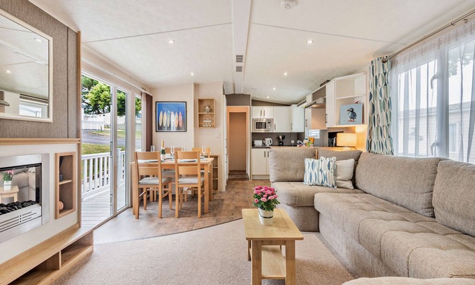 New Forest District House | Maple Brook Lodge Modern 3-Bedroom Unit Near New Forest