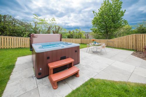 Cupar House | Maple Cottage with Hot Tub