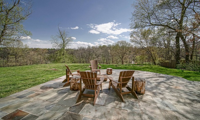 Blue Ridge House | Maple Hill Farm within minutes of Vineyards, Wedding Venues and Horse Stables