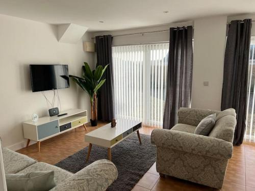 Barnstaple House | Maple House a spacious 2 Bedroom House