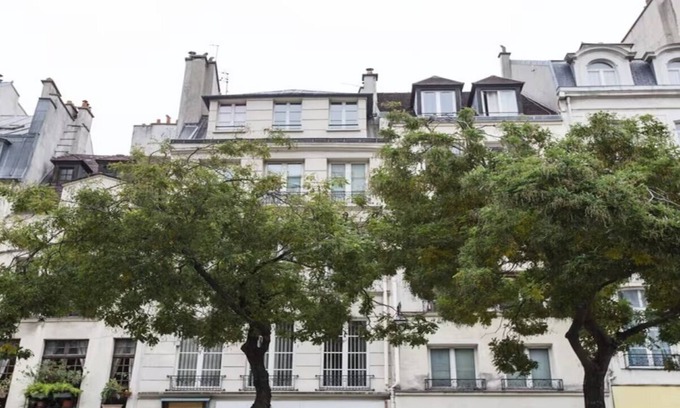 Quartier Sainte-Avoye Apartment | MARAIS POMPIDOU-NOTRE DAME-7TH FLOOR WITH SWEEPING VISTASn