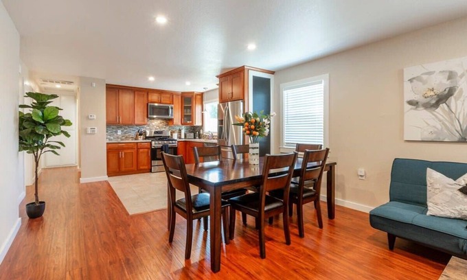 Northside House | Marbella Lane - 3BR UpprLvl | DTWN SJ | Ldry + P