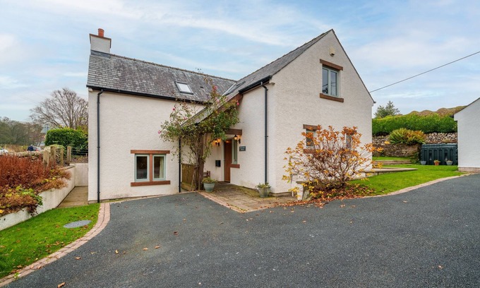 Pooley Bridge House | Margaret House - Large house with garden & parking