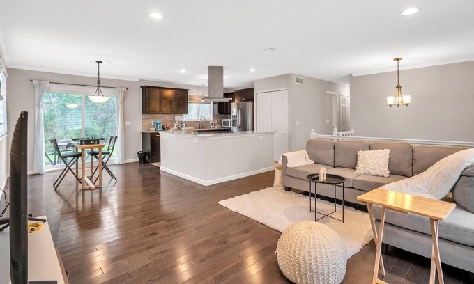 West Bloomfield House | Maria's villa 1 one mile from lake with fire pit by RedAwning