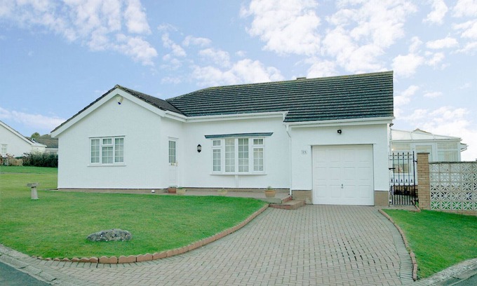 Llandudno Cottage | Marie-Lyn - Two Bedroom Cottage, Sleeps 4
