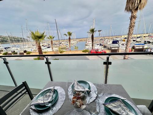 San Lorenzo al Mare Apartment | Marina dei Sogni - Appartamento fronte mare con terrazza e aria condizionata