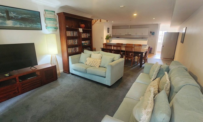 Geographe House | Marina Family Getaway