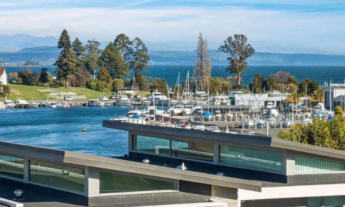 Taupo Apartment | Marina View Retreat with Pool in Prime Location