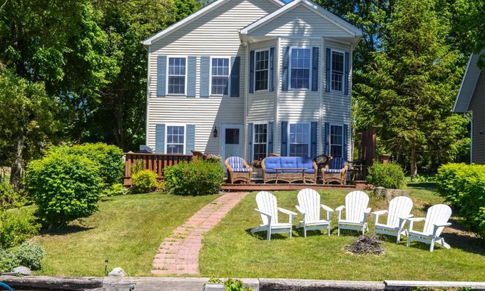 Town of Varick Cottage | Mariner's Cove - A Spectacular Seneca Lakefront Retreat for Wine Lovers!