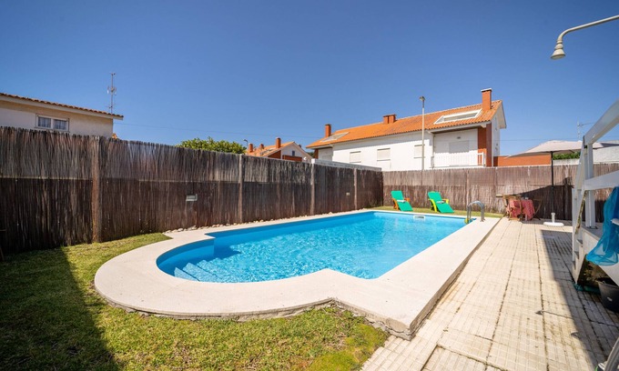 Marinhas House | Marinhas Esposende - Moradia V4 com piscina junto à praia by House and People pt Travessa Fra