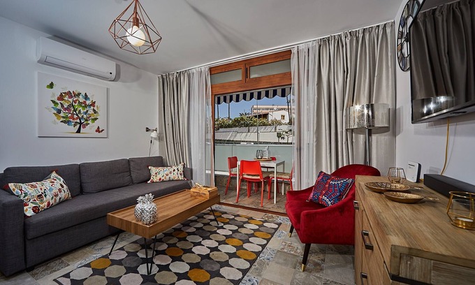 Playa del Ingles House | Mariposa Apartment, Yumbo 200 m, Beach 400m, WiFi, Pool, Towels