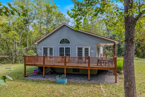 Berkeley Springs Ski Chalet | Mariposa Moon Cottage at Sleepy Creek - Wifi, Deck, Fire Pit, Creekside, View