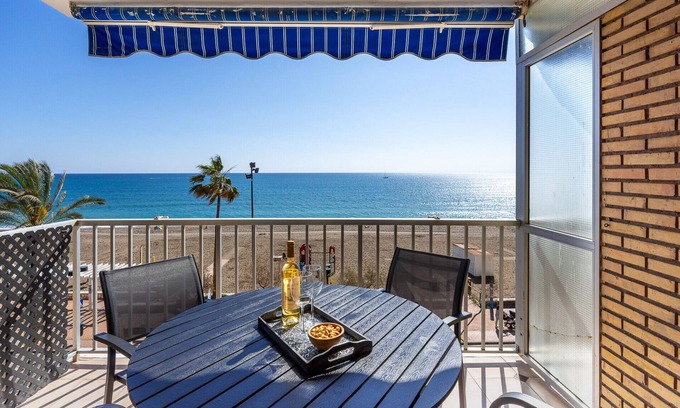 Fuengirola City Centre Apartment | Maritimo Fuengirola - Beach apartment first line