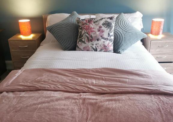 Leek Apartment | Market View, 1 bedroom unit in the heart of Leek