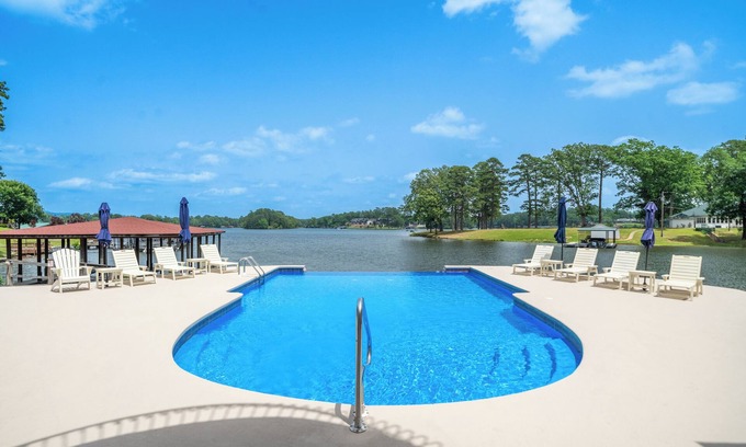 Rockwell House | Marlin Houzz: Lake Estate with Infinity Pool!