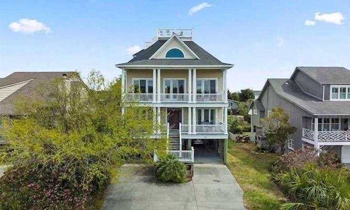 Pawleys Island House | Marsh Madness 5 Bdrm Low Country Lifestyle