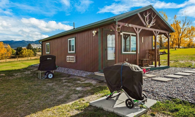 Corvallis Cabin | Martins Inn/cozy cabin with a view.