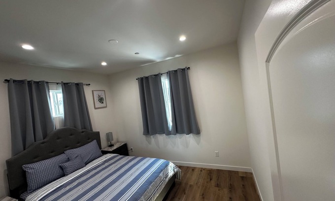 Los Angeles House | Marvelous 6-bedroom house with AC in Los Angeles.
