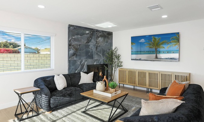 Westminster House | Marvelous New 5-bedroom house near Disneyland