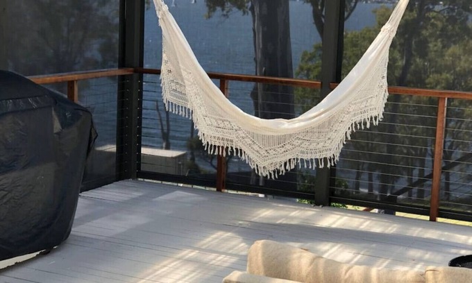 Wangi Wangi House | Marvins and Maceys - watch the boats float by